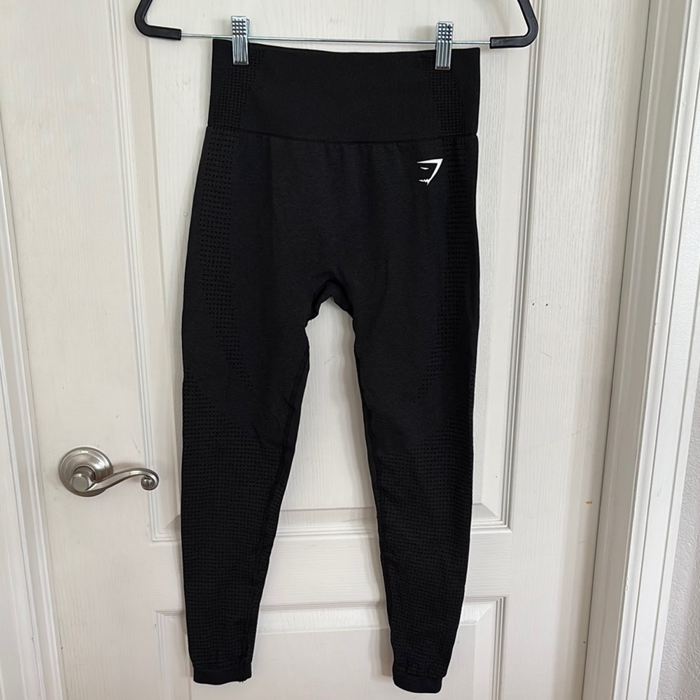Gymshark Sleek Black Performance Leggings with Seamless Waistband